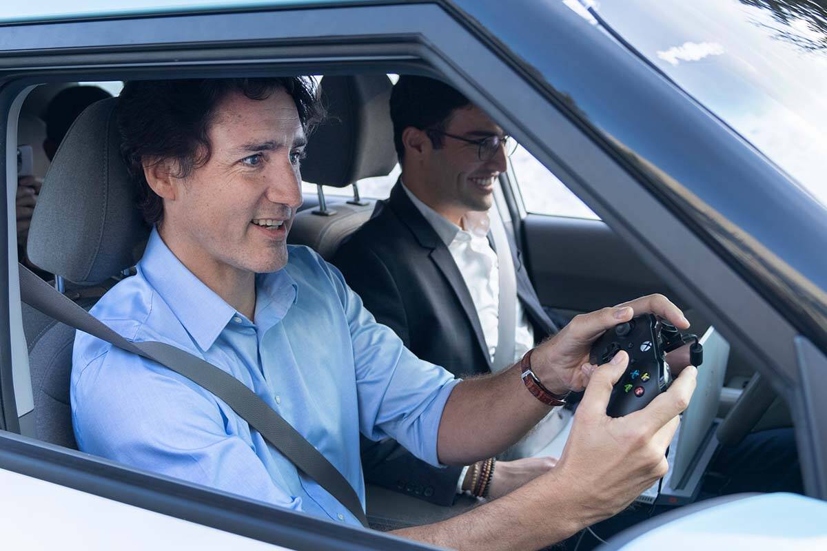 Lack of vehicles and infrastructure hampers effort to switch federal